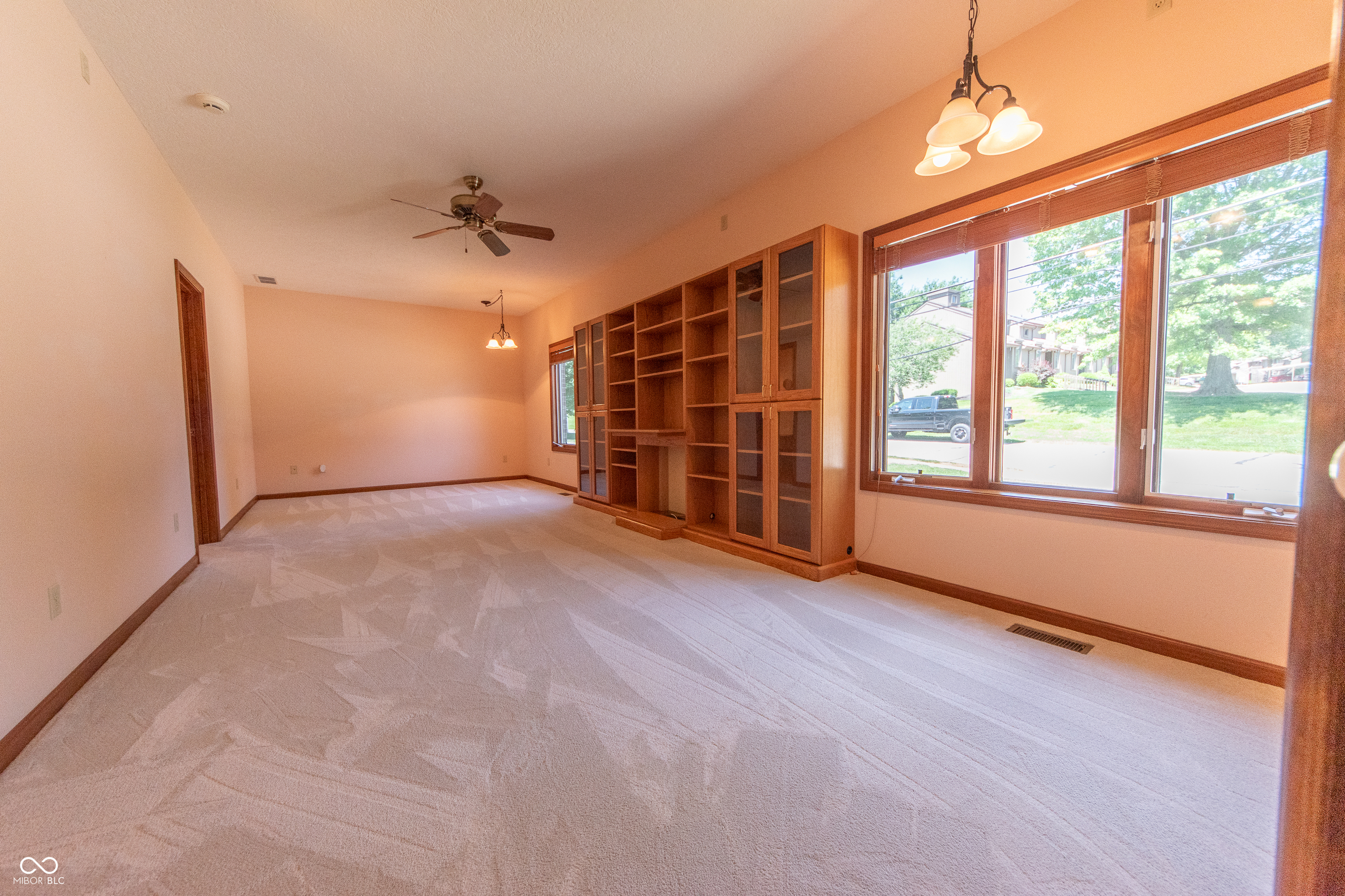 3735 West 2 Mile House Road Columbus, IN 47201 - Photo 5 of 50