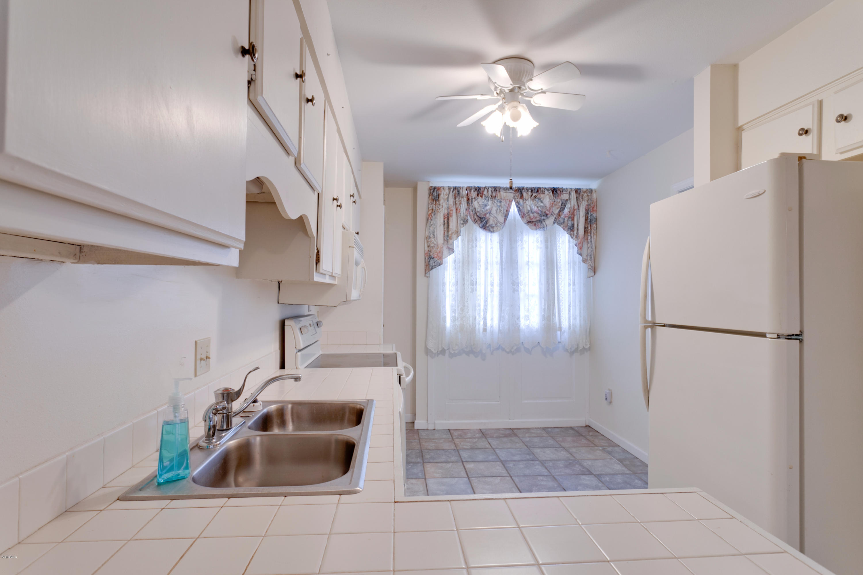 928 Courthouse Road, Unit 31 Gulfport, MS 39507 - Photo 2 of 11 IMG_7534