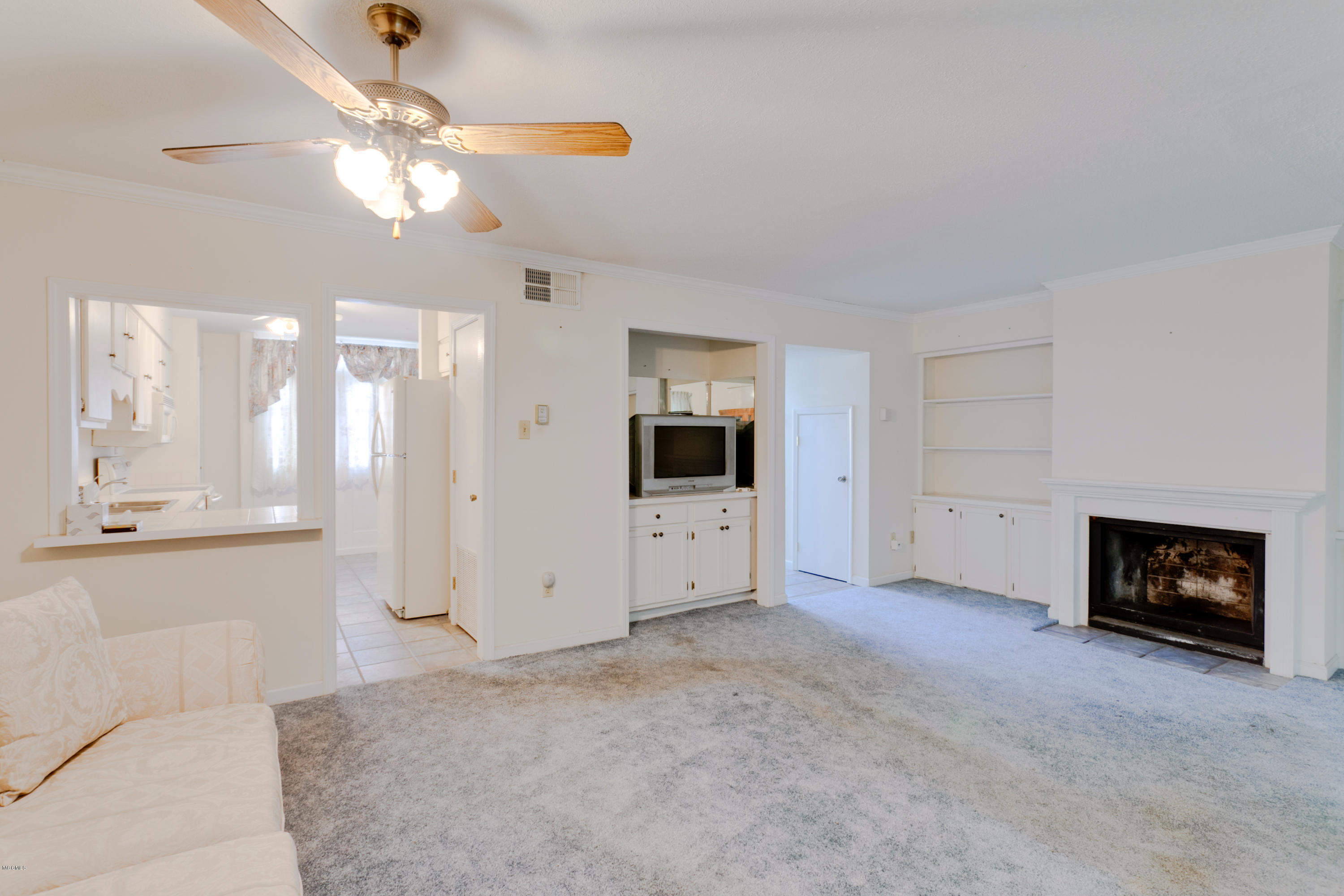928 Courthouse Road, Unit 31 Gulfport, MS 39507 - Photo 3 of 11 IMG_7544