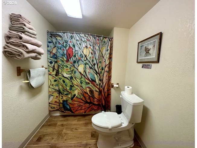 43174 Cupper Creek Road Kimberly, OR 97848 - Photo 15 of 48 a bathroom with a toilet and a shower curtain