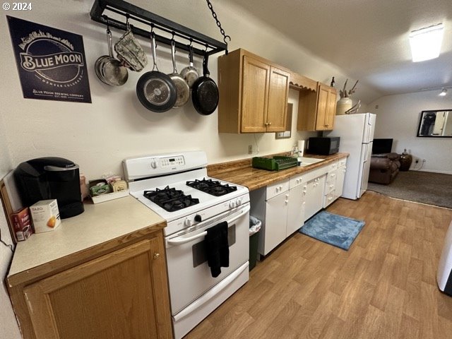 43174 Cupper Creek Road Kimberly, OR 97848 - Photo 31 of 48 a kitchen with a stove a microwave and view of living room