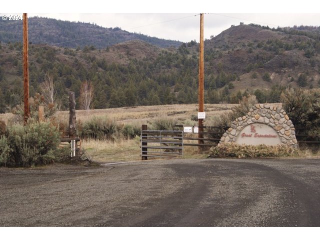 43174 Cupper Creek Road Kimberly, OR 97848 - Photo 48 of 48 a view of a road with a mountain view