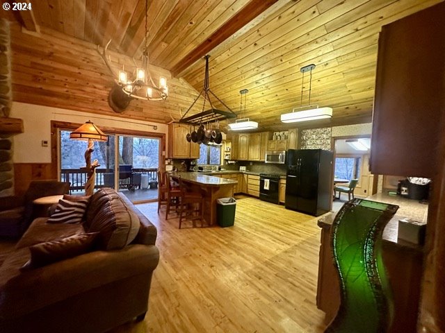 43174 Cupper Creek Road Kimberly, OR 97848 - Photo 6 of 48 a living room with furniture and a flat screen tv