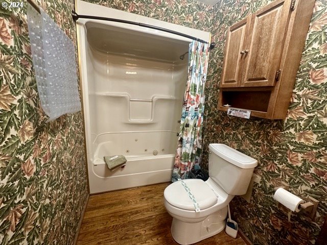 43174 Cupper Creek Road Kimberly, OR 97848 - Photo 9 of 48 a bathroom with a toilet and a shower