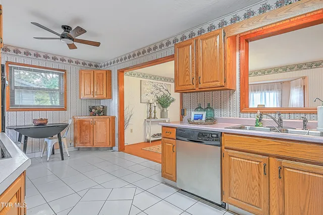 $2,300 | 288 Robin Circle, Unit 7, Bristol, VA 24202