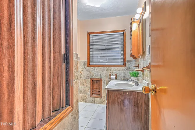 $2,300 | 288 Robin Circle, Unit 7, Bristol, VA 24202