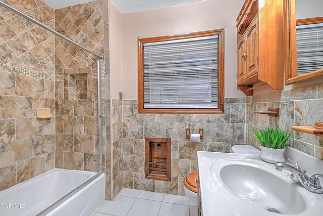 $2,300 | 288 Robin Circle, Unit 7, Bristol, VA 24202