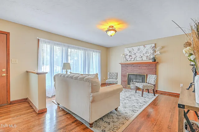 $2,300 | 288 Robin Circle, Unit 7, Bristol, VA 24202