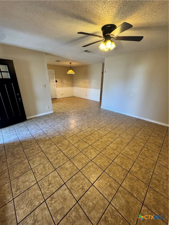 4602 Dahlia Lane Victoria, TX 77904 - Photo 3 of 16 a view of a livingroom with a chandelier