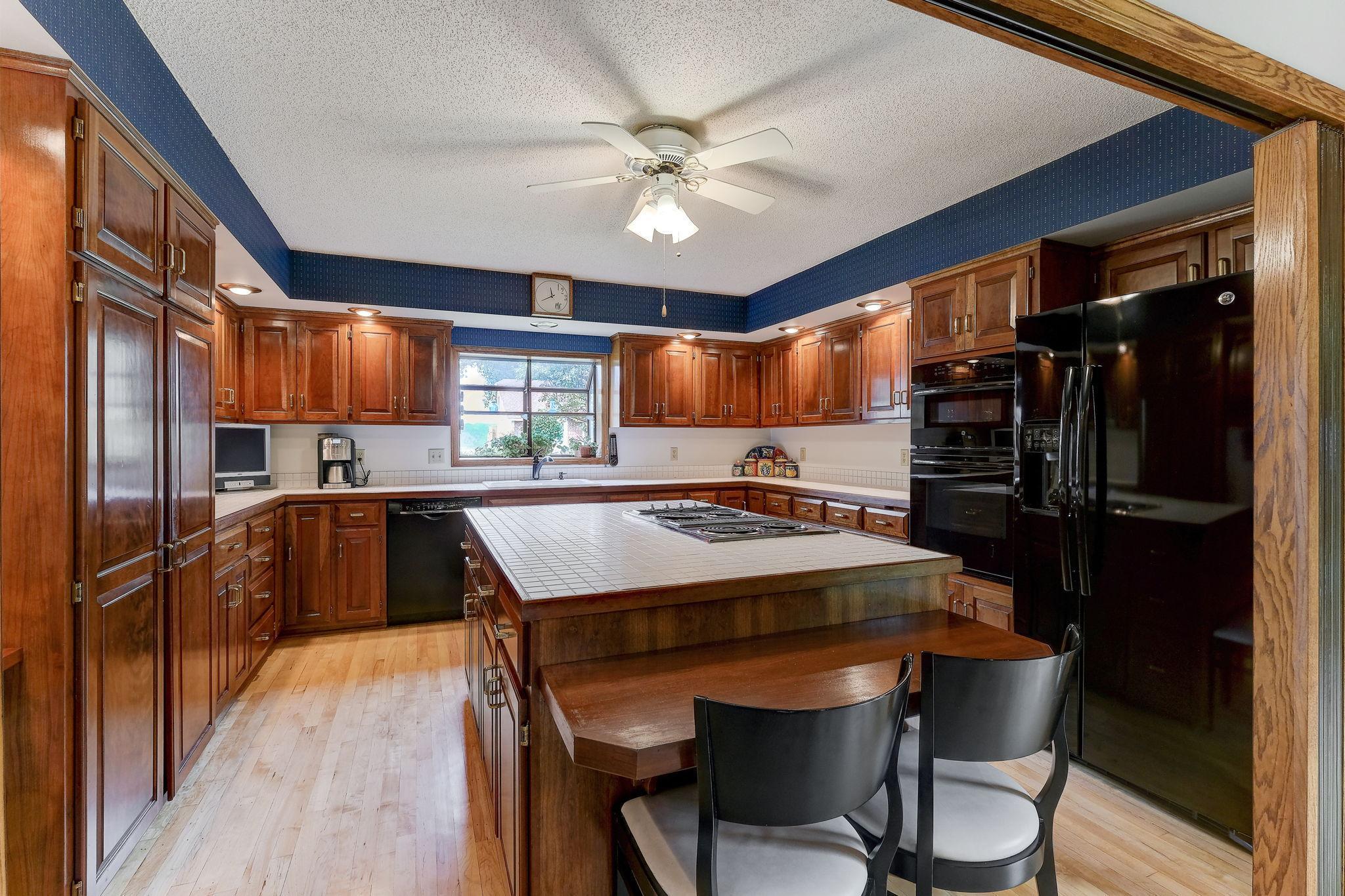 7995 Island Road Eden Prairie, MN 55347 - Photo 14 of 38