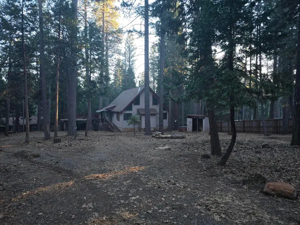 a view of a house with a backyard