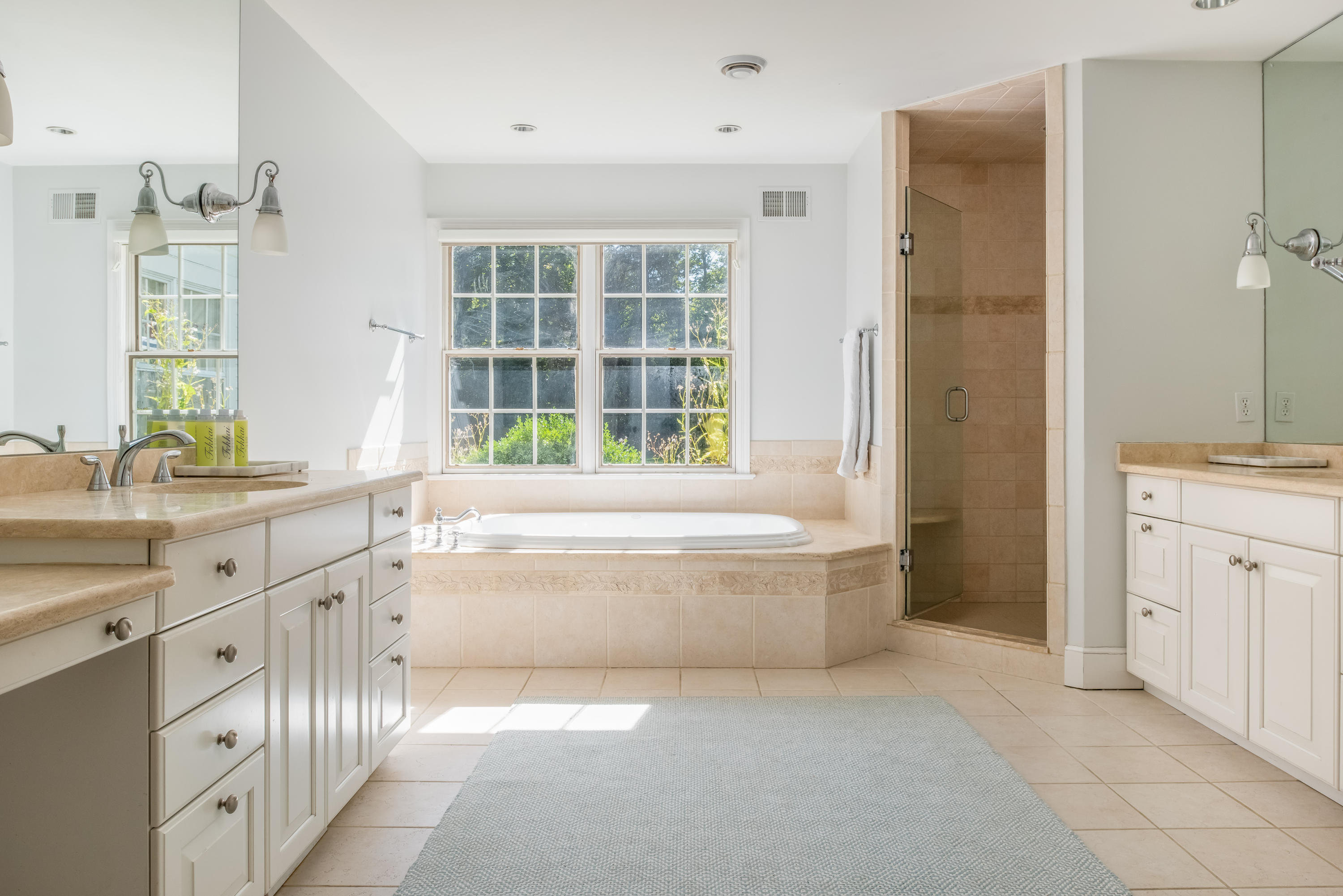 860 Hollow Tree Ridge Road Darien, CT 06820 - Photo 14 of 23 a spacious bathroom with a tub sink and mirror