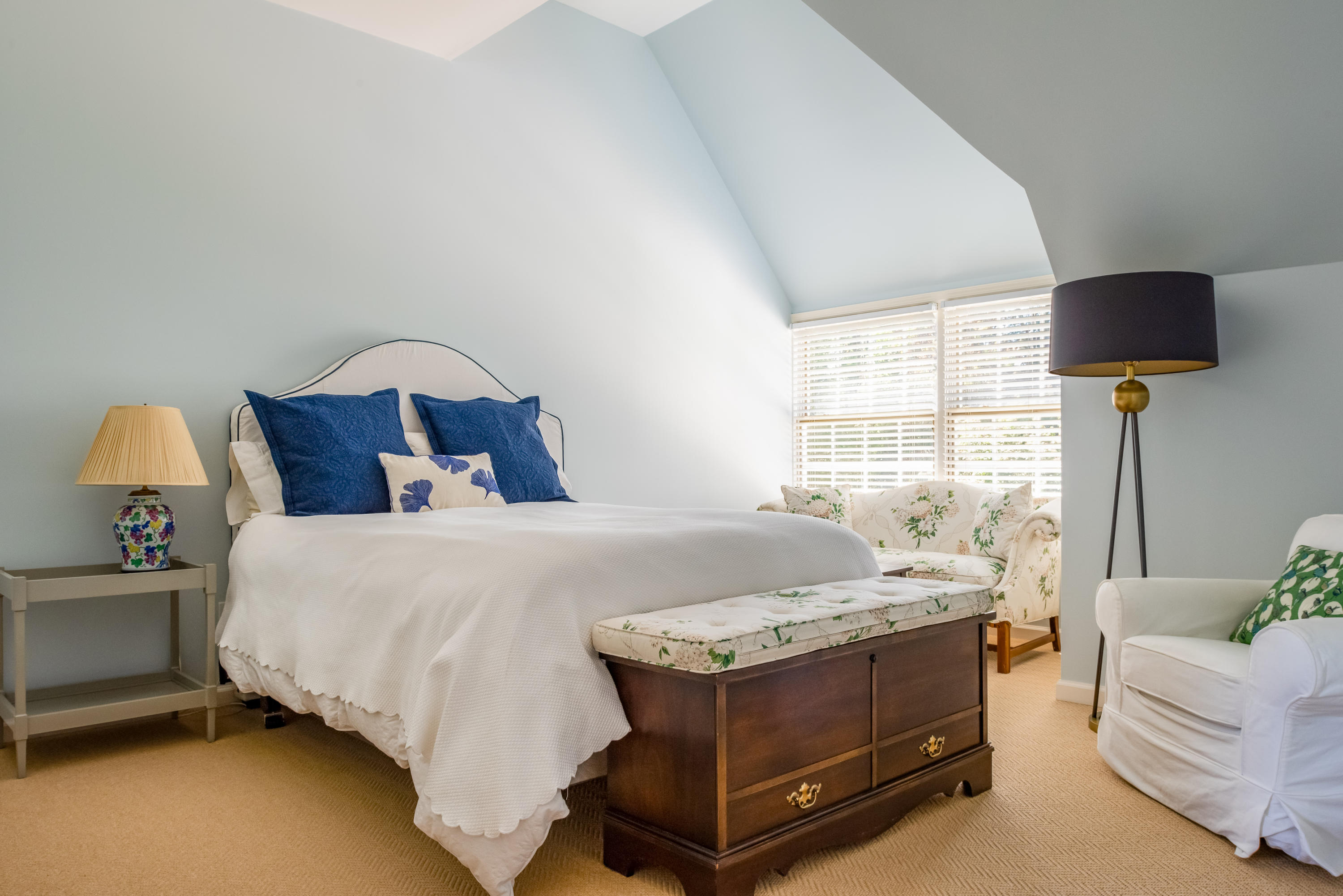 860 Hollow Tree Ridge Road Darien, CT 06820 - Photo 17 of 23 a bedroom with a bed and window