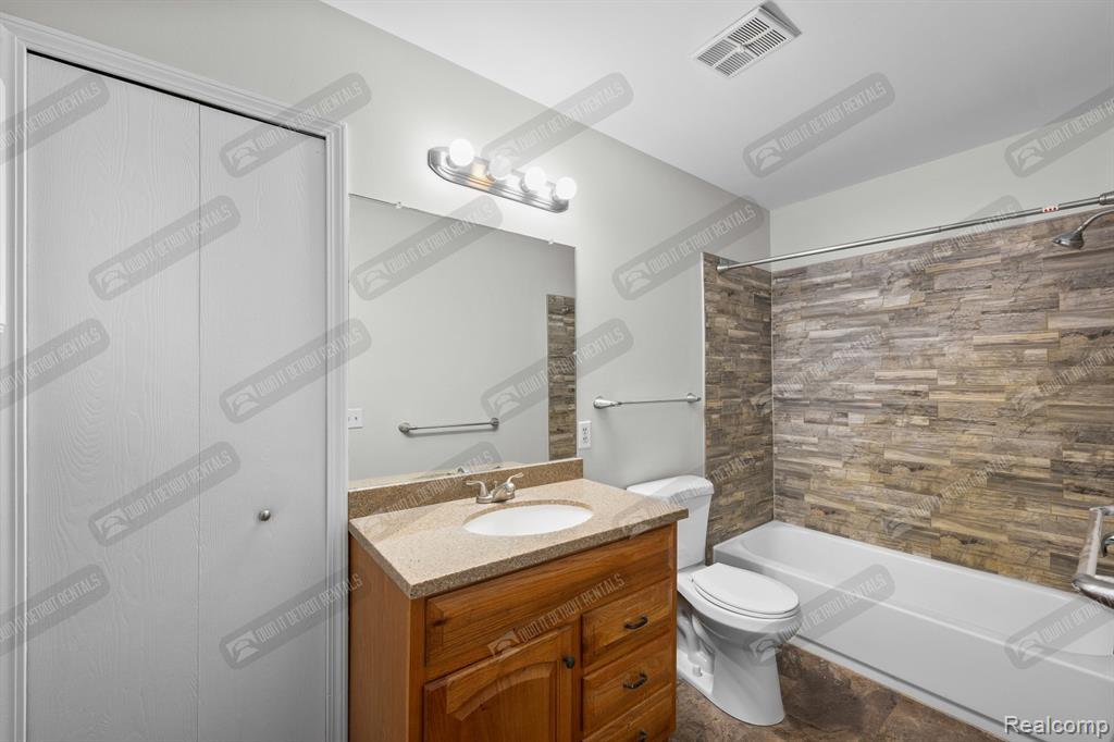 2249 South Commerce Road Walled Lake, MI 48390 - Photo 19 of 26