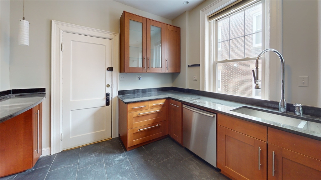 79 Thatcher Street, Unit 2 Brookline, MA 02446 - Photo 2 of 13