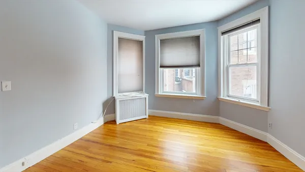 $3,300 | 79 Thatcher Street, Unit 2, Brookline, MA 02446