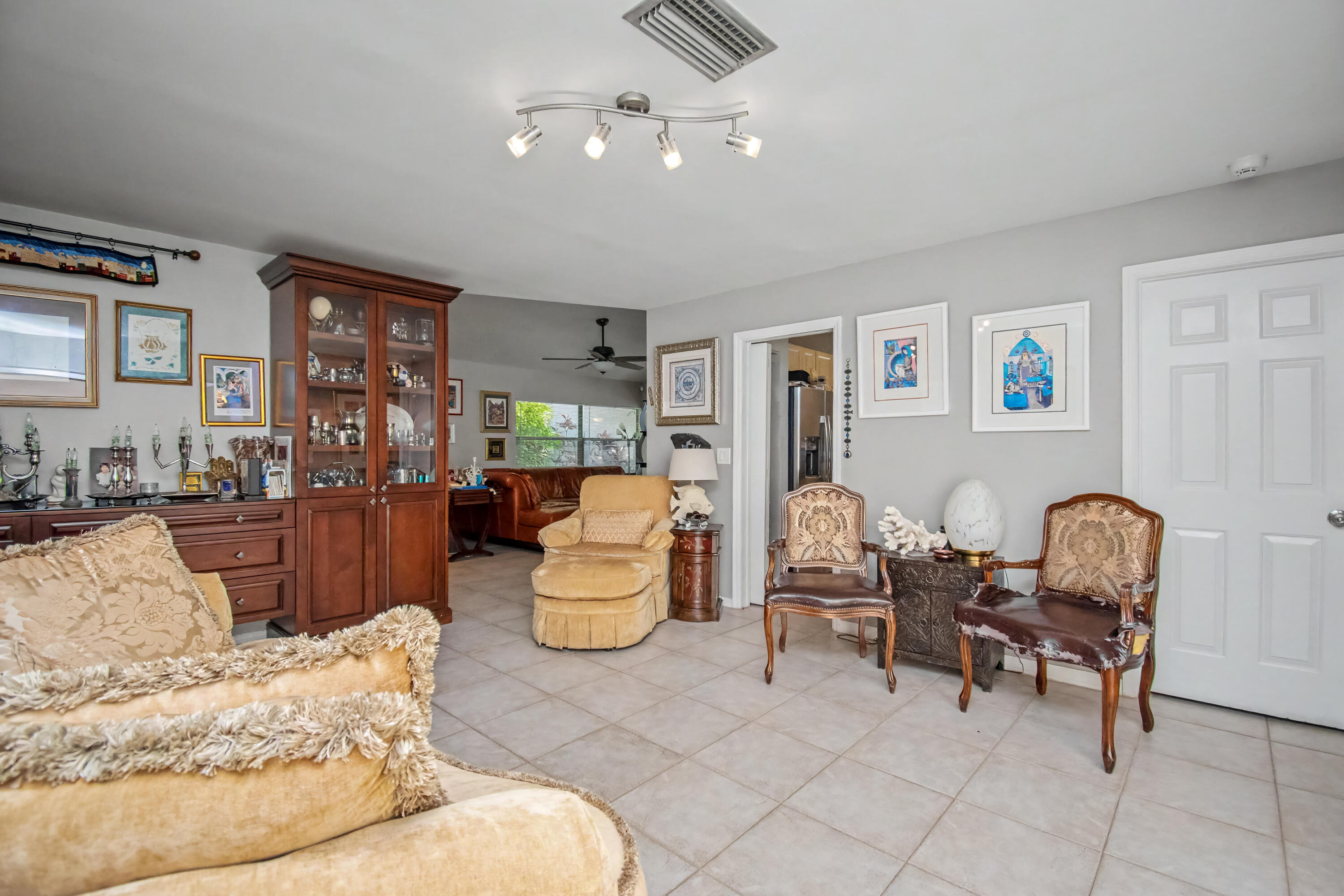 7678 Solimar Circle Boca Raton, FL 33433 - Photo 9 of 33 70A3A2BD-AFD4-4F21-A577-4A8FB5652F77