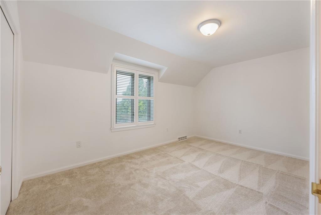 1001 Osage Road Pittsburgh, PA 15243 - Photo 28 of 42 an empty room with windows