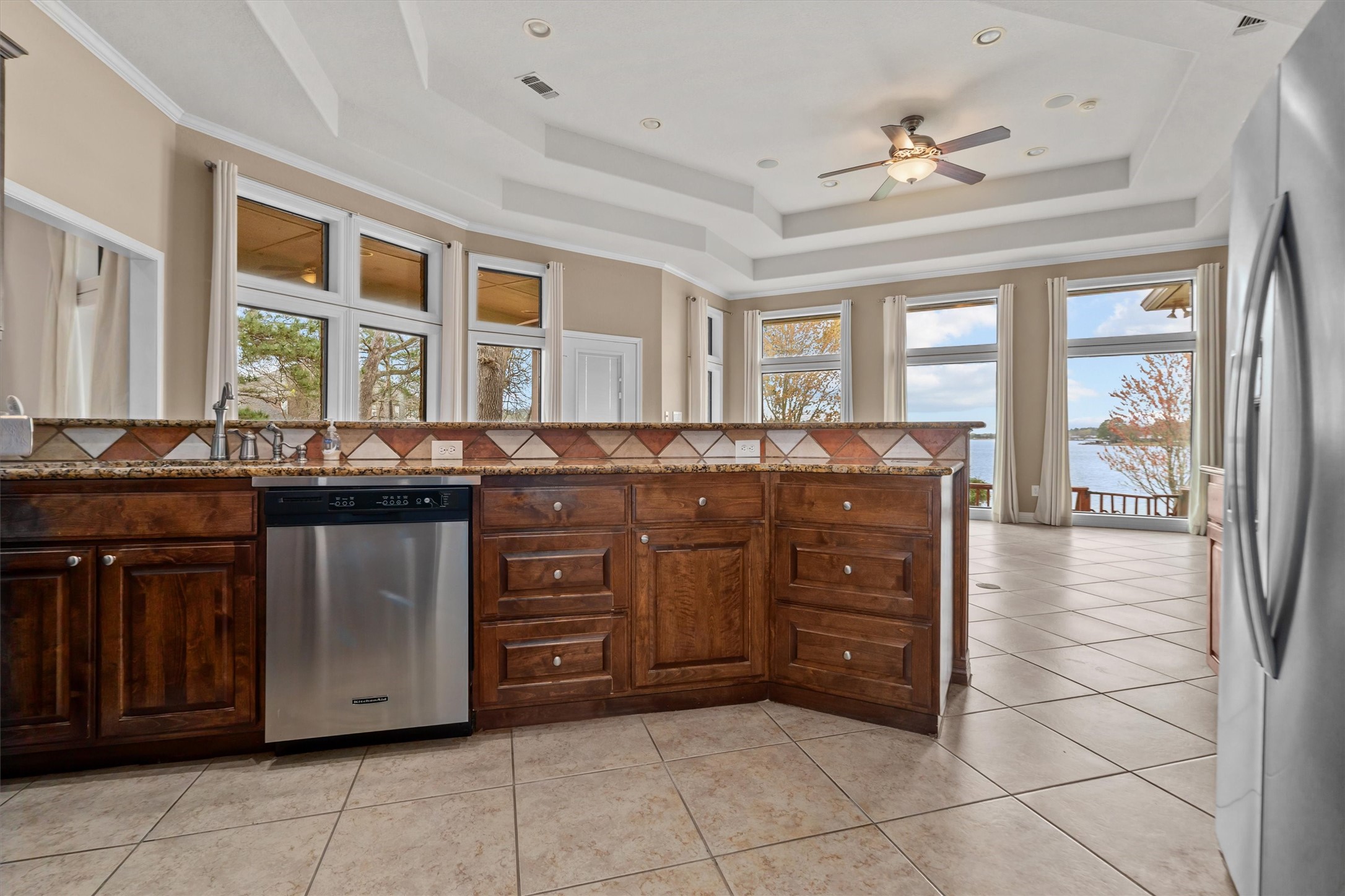 341 Lakeview Drive Grapeland, TX 75844 - Photo 14 of 31 a kitchen with a sink and cabinets