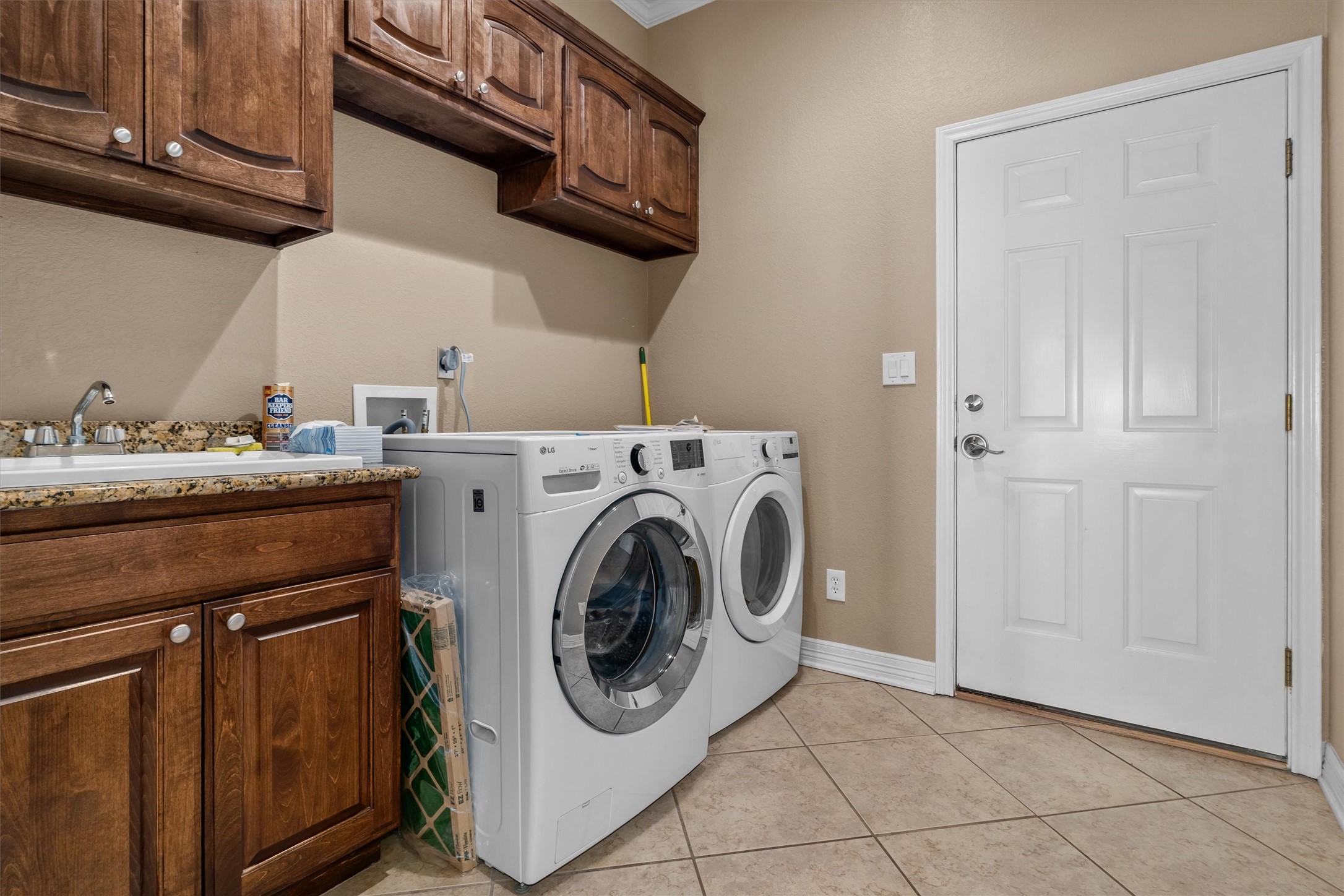 341 Lakeview Drive Grapeland, TX 75844 - Photo 21 of 31 a utility room with dryer and washer