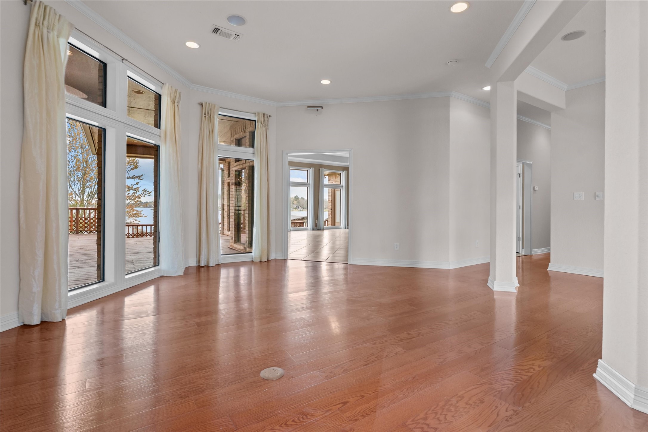 341 Lakeview Drive Grapeland, TX 75844 - Photo 8 of 31 a view of an entryway with wooden floor