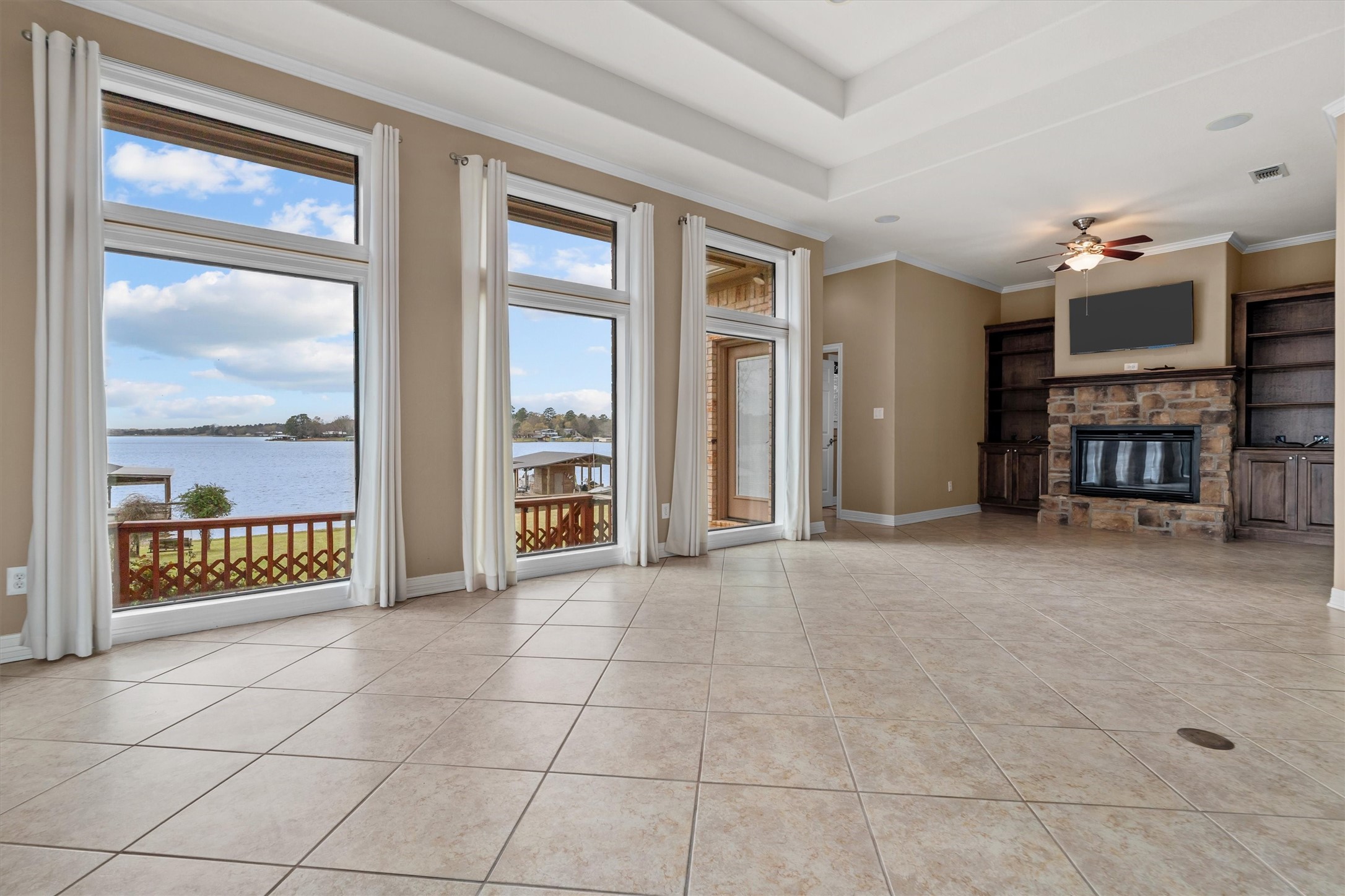 341 Lakeview Drive Grapeland, TX 75844 - Photo 9 of 31 a view of a entryway with furniture and front door