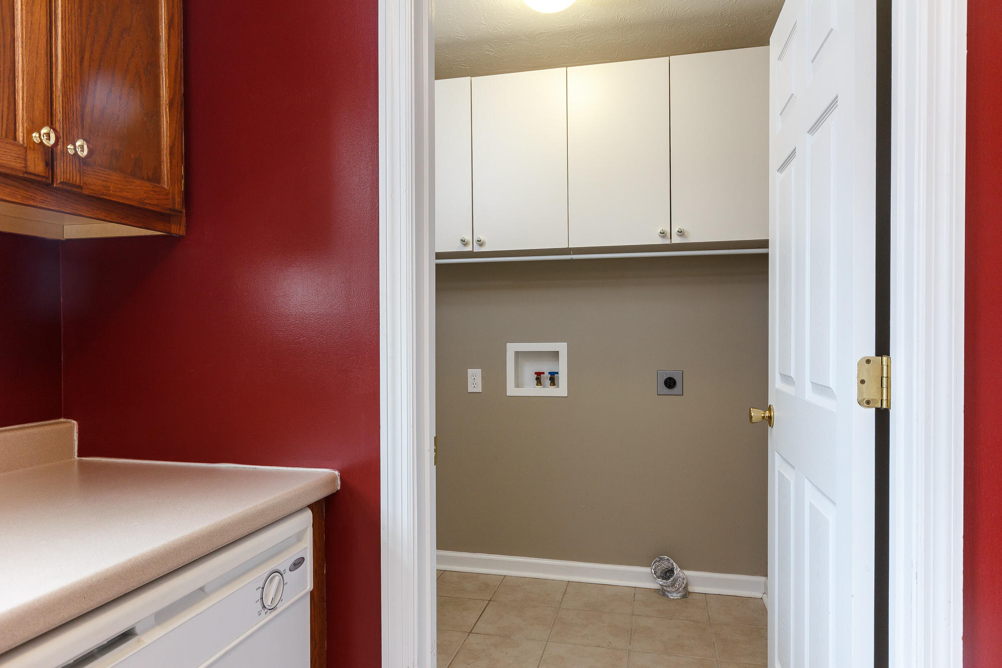 267 Spring Wind Circle Ringgold, GA 30736 - Photo 13 of 37 Laundry Room