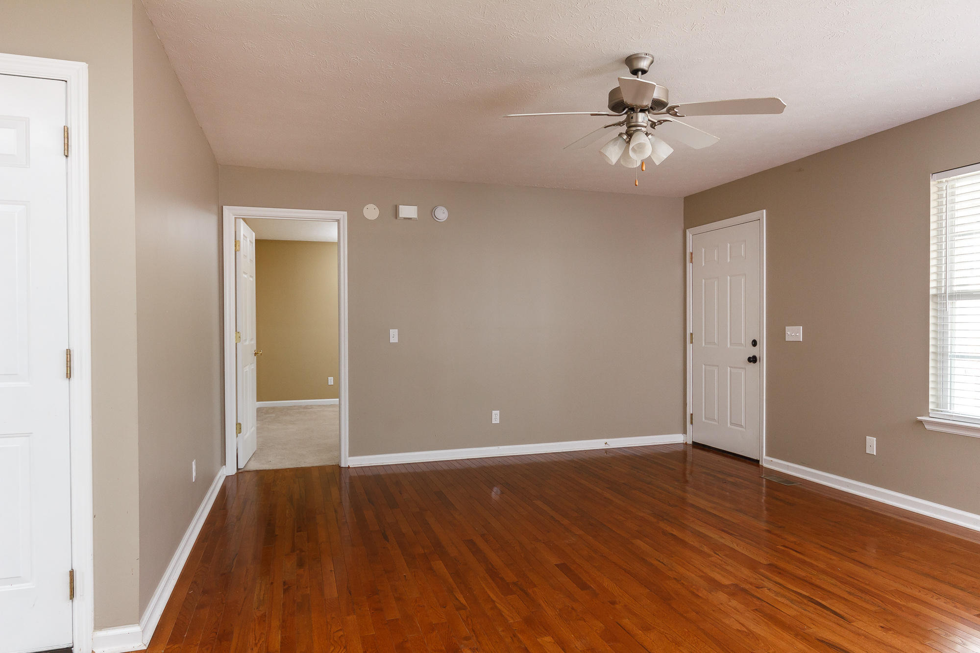 267 Spring Wind Circle Ringgold, GA 30736 - Photo 4 of 37 Living Room