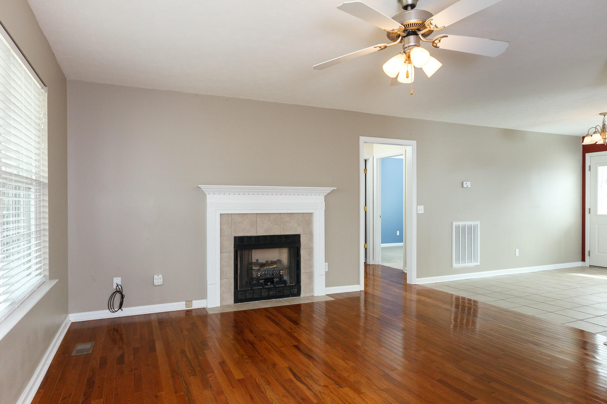 267 Spring Wind Circle Ringgold, GA 30736 - Photo 5 of 37 Living Room