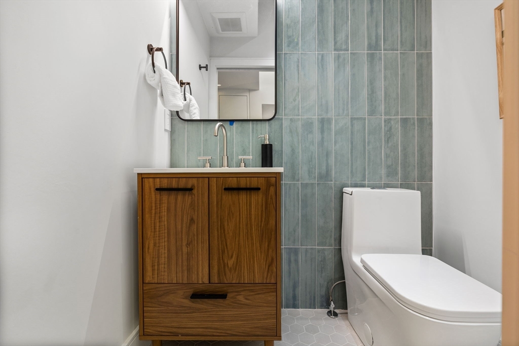 70 Birch Hill Road Belmont, MA 02478 - Photo 27 of 38 a bathroom with a toilet a sink and mirror