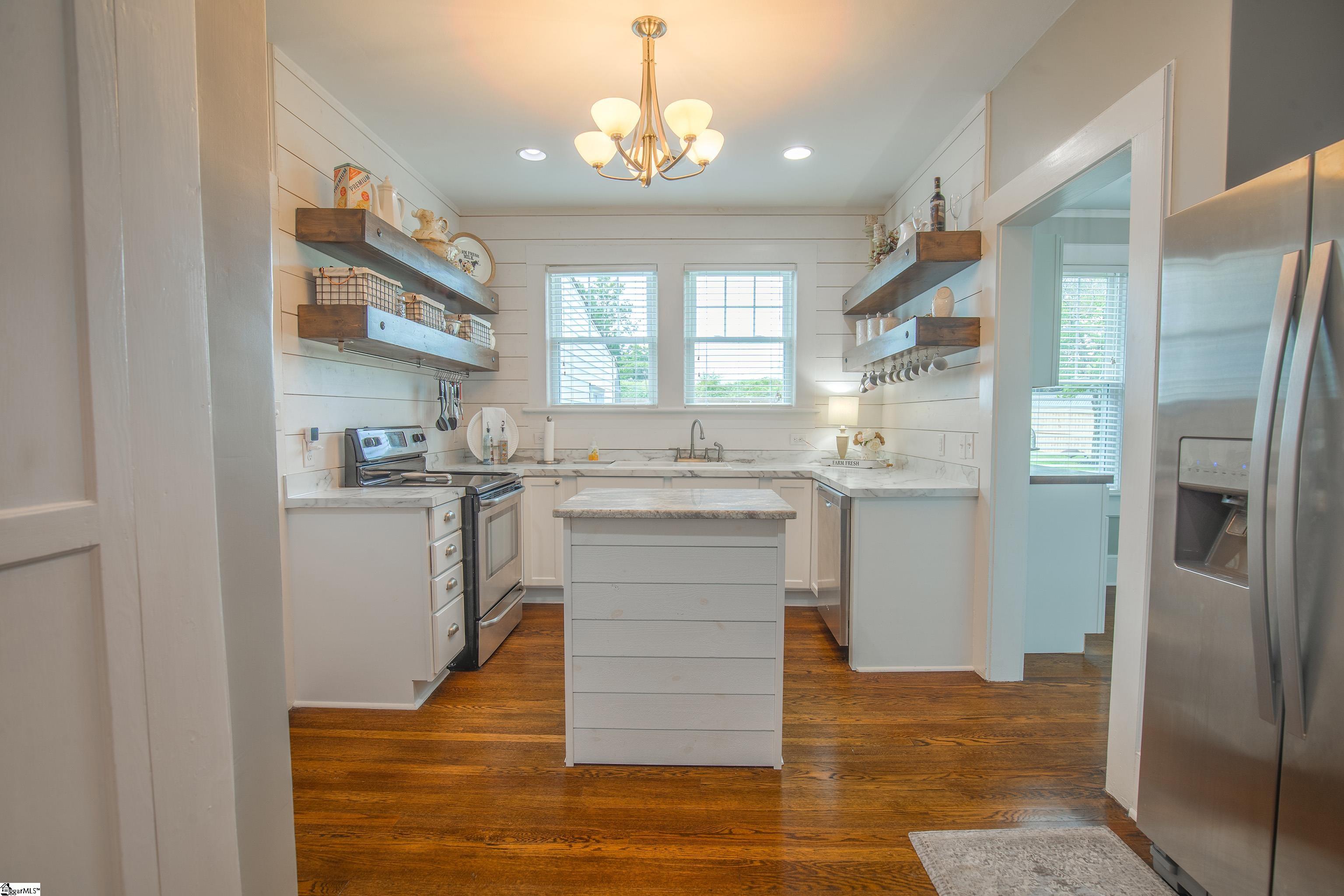 601 West Main Street Easley, SC 29640 - Photo 9 of 36 Gallery Image 9