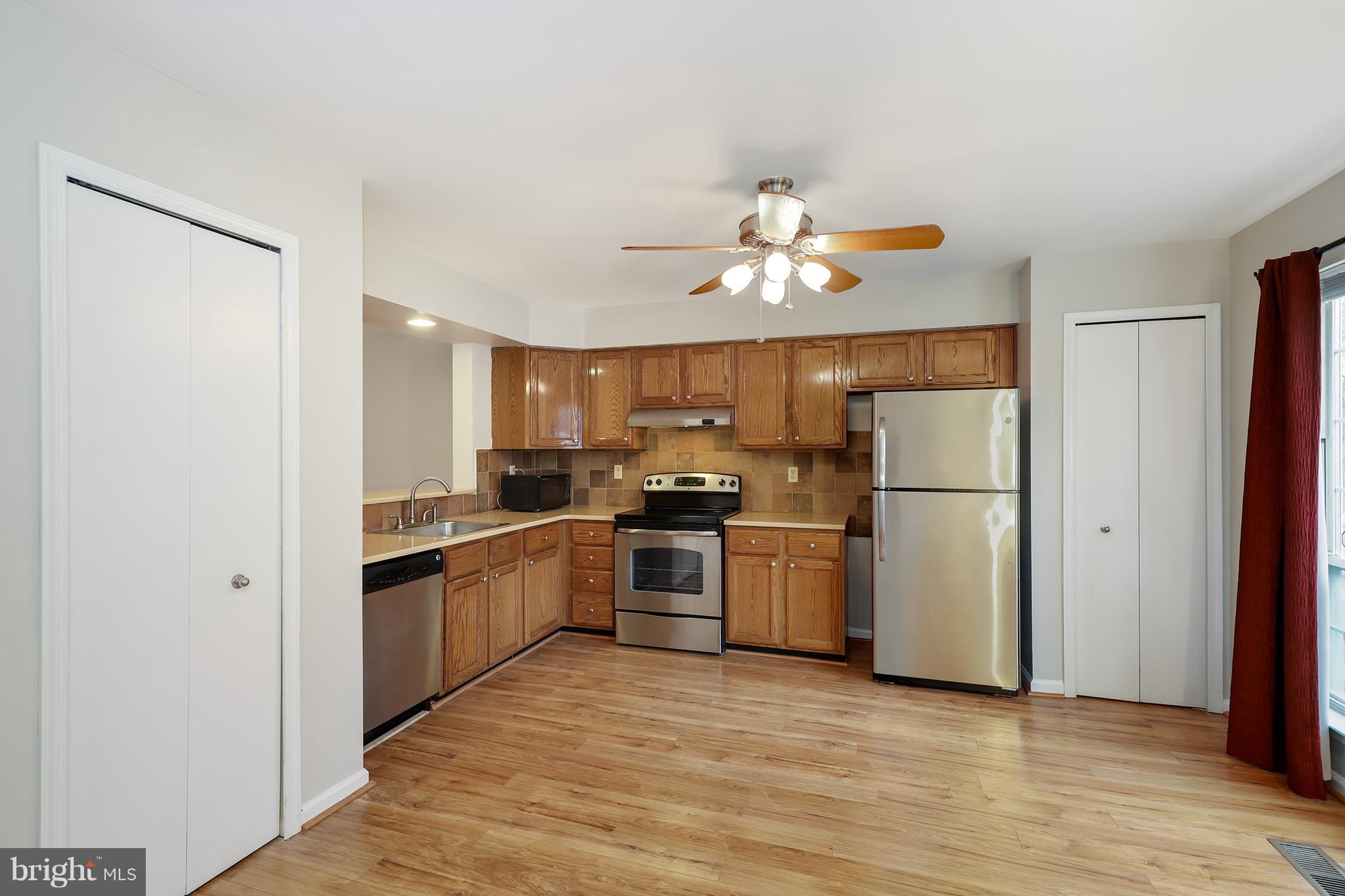 6157 Good Hunters Ride Columbia, MD 21045 - Photo 4 of 31 Spacious eat-in kitchen!