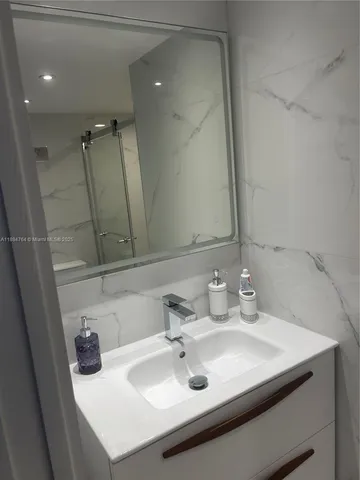 $7,000 | 90 Alton Road, Unit 1109, Miami Beach, FL 33139