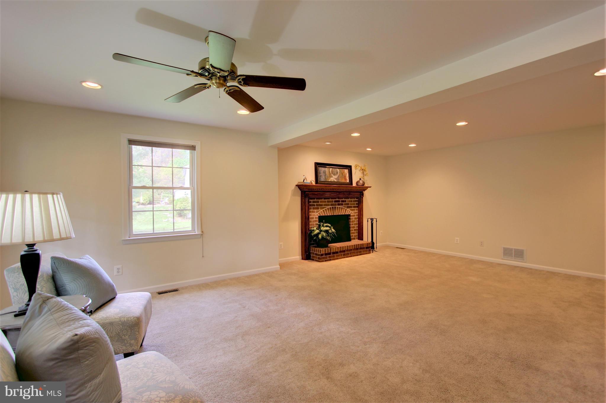10475 Graeloch Road Laurel, MD 20723 - Photo 12 of 30 Family Room