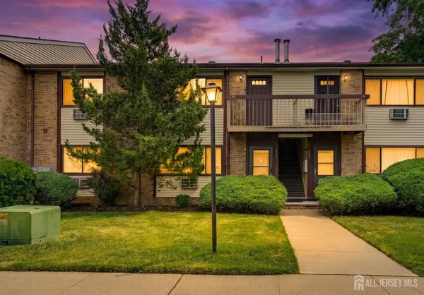 $279,000 | 119 Cricket Lane, Woodbridge, NJ 07095