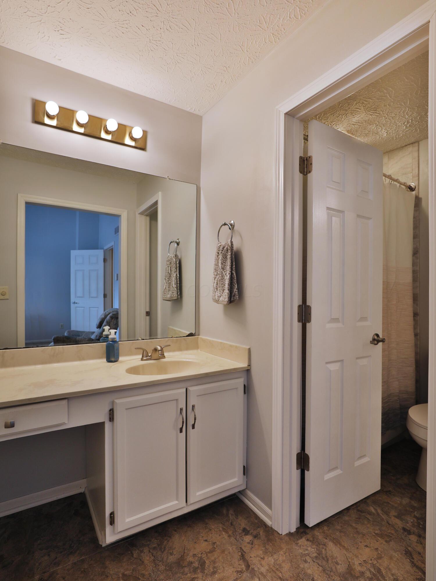 5365 Reed Road Columbus, OH 43235 - Photo 21 of 37 2nd Floor Full Bathroom
