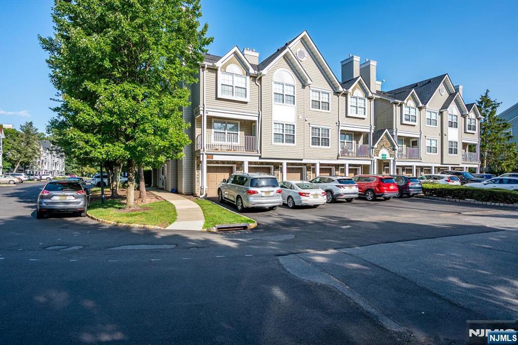202 Prestwick Way, Unit 202 Edison, NJ 08820 - Photo 4 of 34