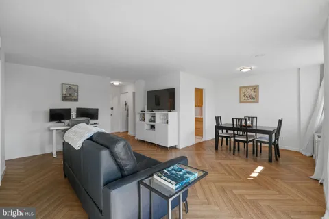 $229,500 | 4343 Cherry Hill Road, Unit 306, Arlington, VA 22207