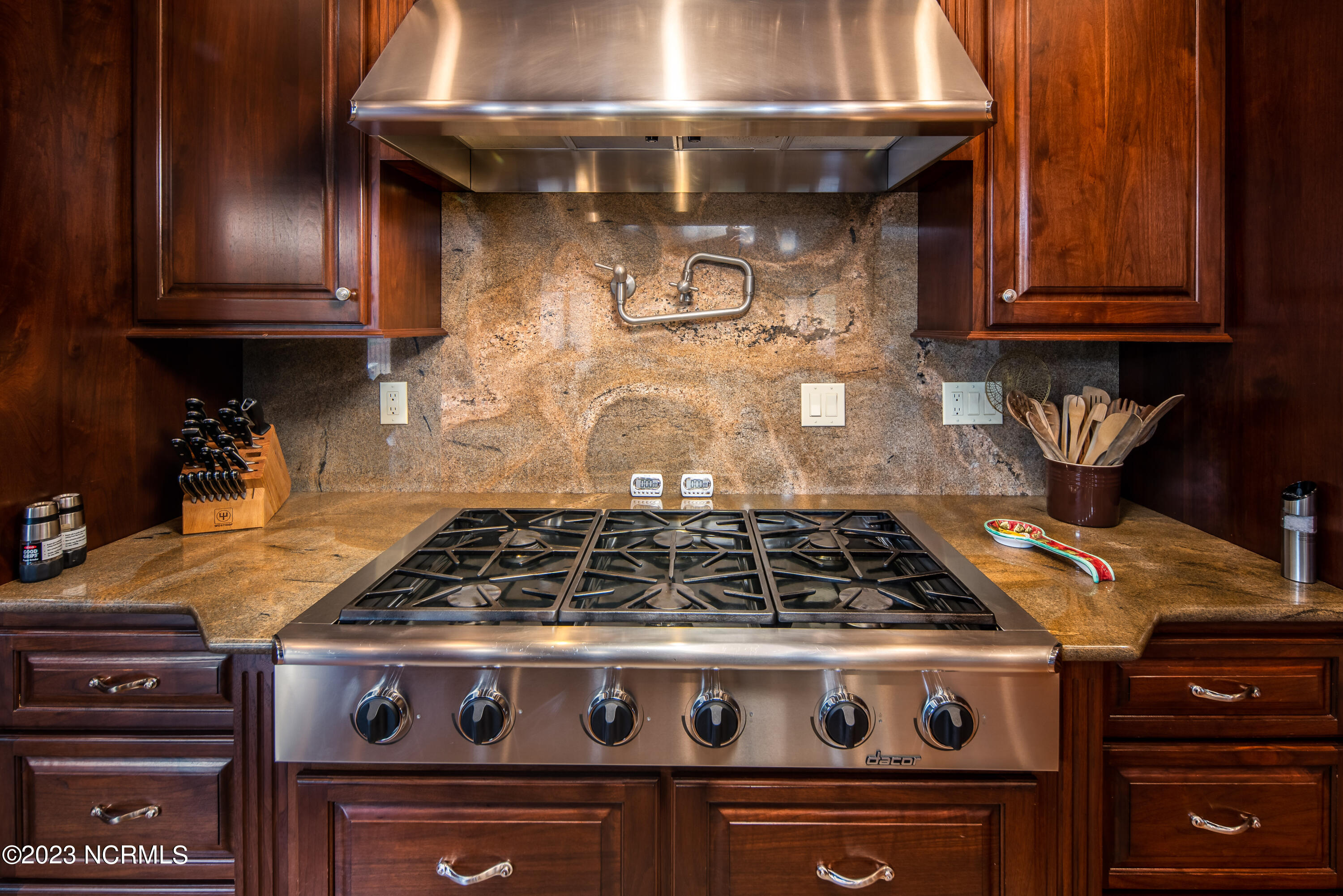 1321 Rays Bridge Road Carthage, NC 28327 - Photo 23 of 80 Dacor 6 burner gas range