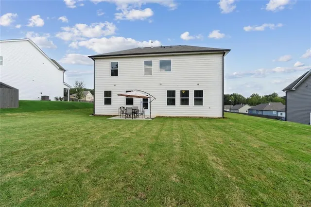 a view of a house with a backyard