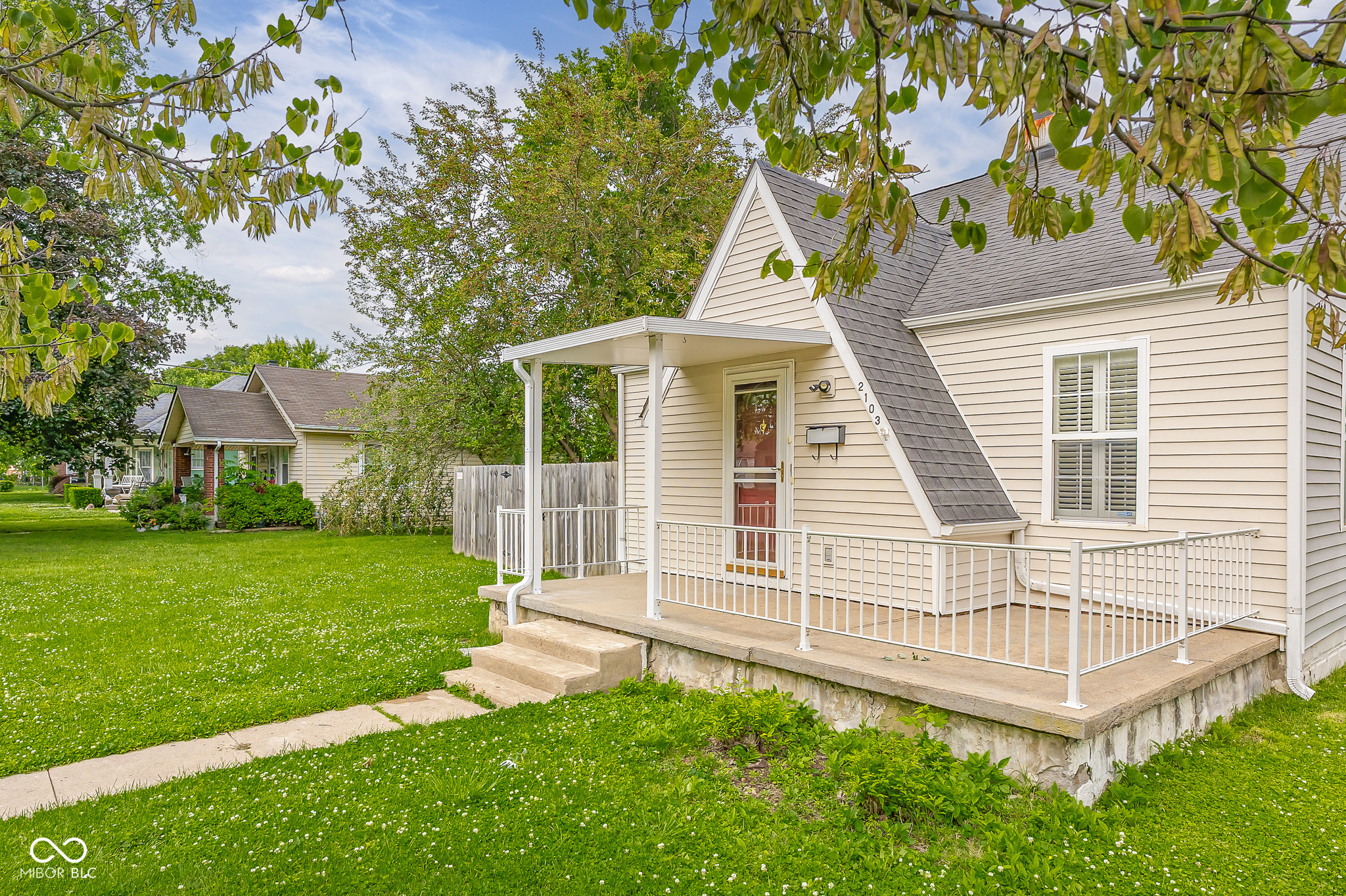 2103 Gilmore Street Columbus, IN 47201 - Photo 2 of 28