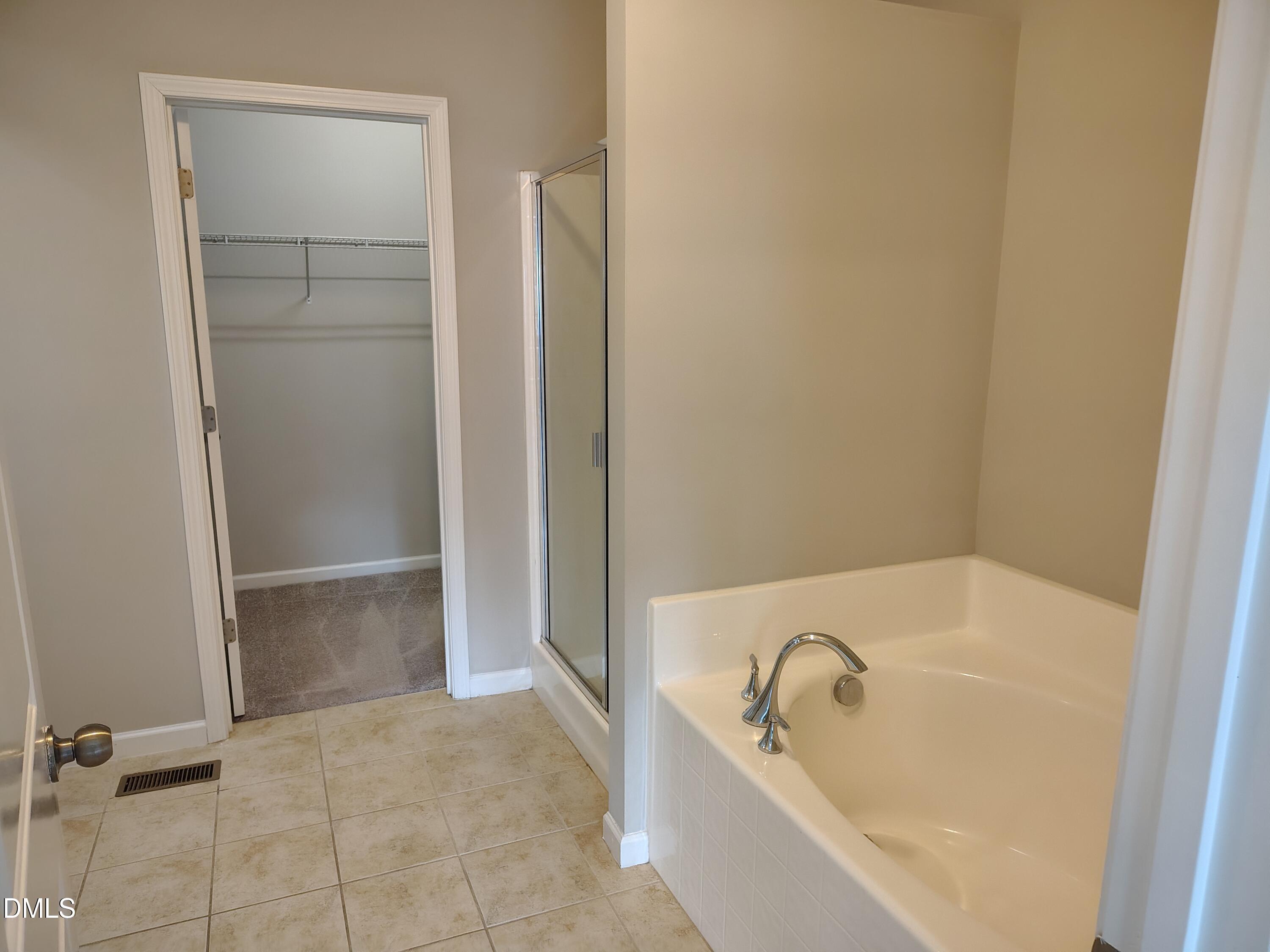 831 Davidson Point Road Cary, NC 27513 - Photo 12 of 22 a bathroom with a tub
