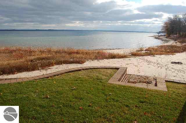 13518 Bluff Road Traverse City, MI 49686 - Photo 5 of 9 1670923-4.JPG