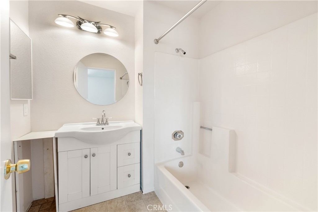 2762 Erringer Road, Unit 15 Simi Valley, CA 93065 - Photo 20 of 32 Gallery Image 20