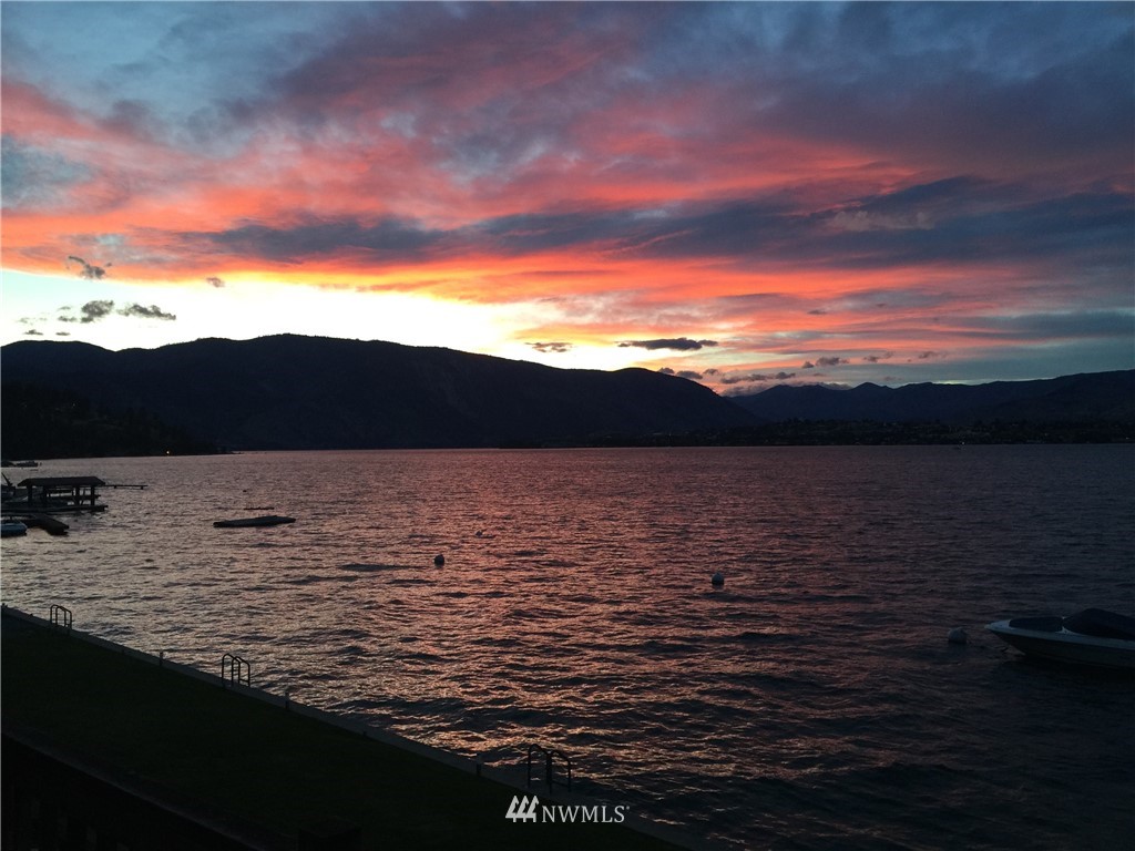 2946 South Lakeshore Road Chelan, WA 98816 - Photo 2 of 15 Gallery Image 2