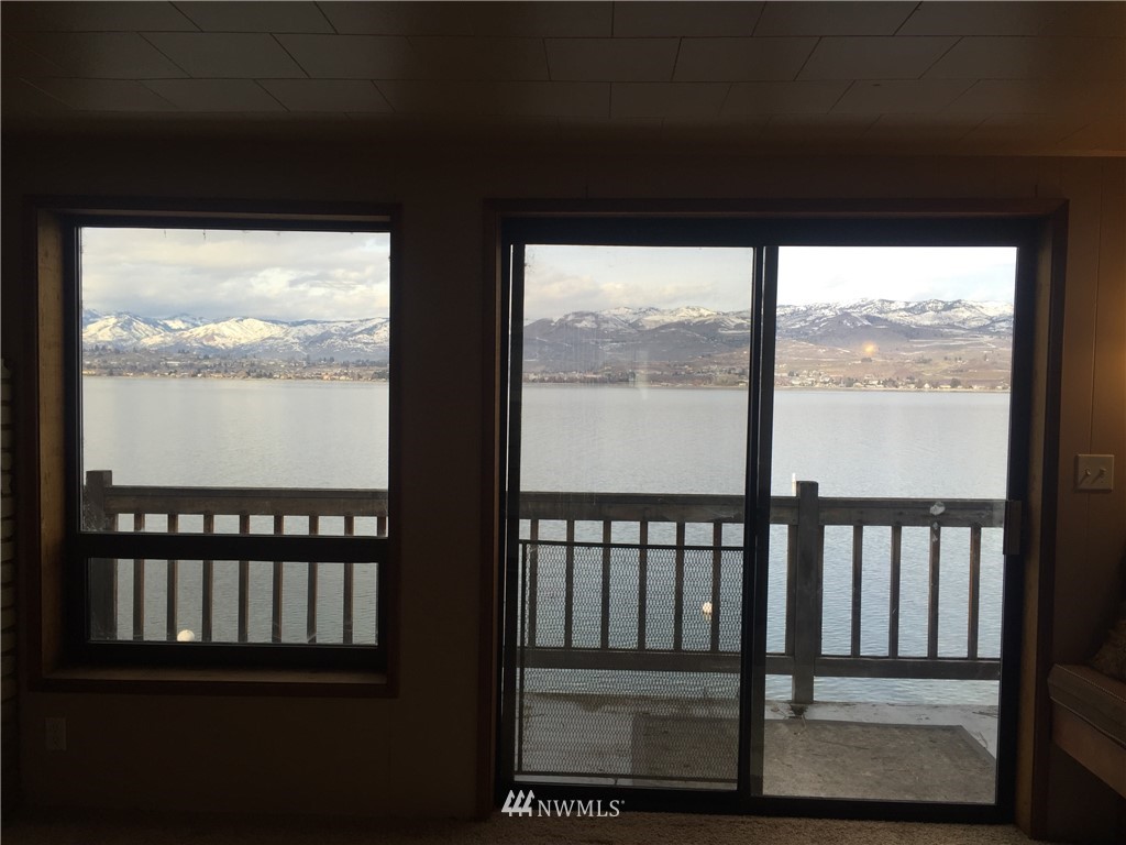 2946 South Lakeshore Road Chelan, WA 98816 - Photo 12 of 15 Gallery Image 12