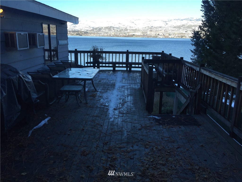 2946 South Lakeshore Road Chelan, WA 98816 - Photo 5 of 15 Gallery Image 5