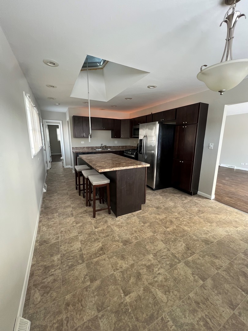 1171 South Ridge Avenue Arlington Heights, IL 60005 - Photo 6 of 12 a kitchen with a stove and a refrigerator