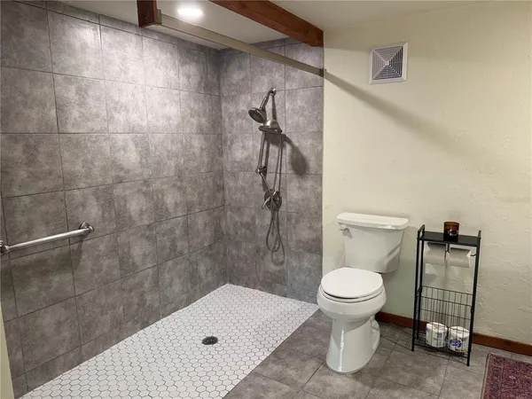 $1,800 | 618 Bird Bay Drive South, Unit 110, Venice, FL 34285