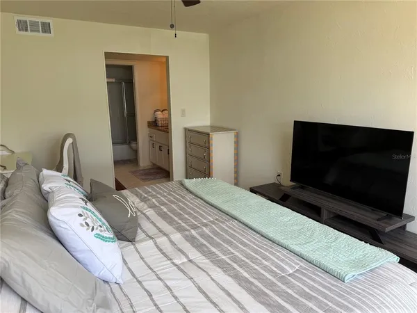 $1,800 | 618 Bird Bay Drive South, Unit 110, Venice, FL 34285